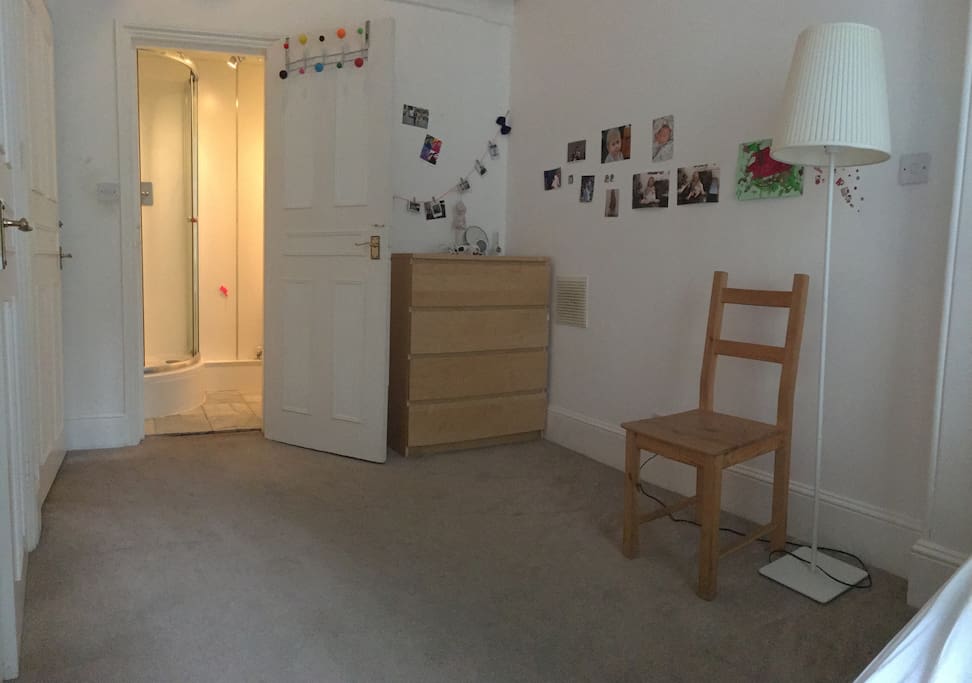 Generously sized bedroom, with en-suite shower and walk-in wardrobe.