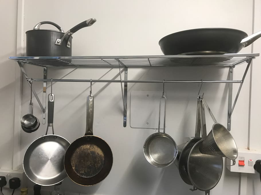 Assorted pots:pans