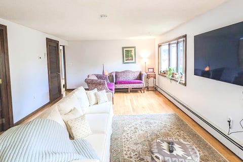 CASA MANGO: Bright guest apt close to everything