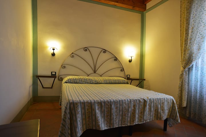 Една двойна спалня