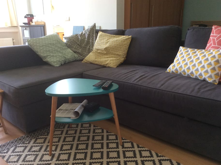 le divan-lit offre un couchage de 140cm