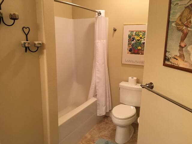 Perfect Home for Willamette Family Weekend gallery image 4