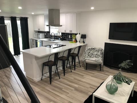 Luxury Brand New Remodeled 3 Bedroom Duplex!