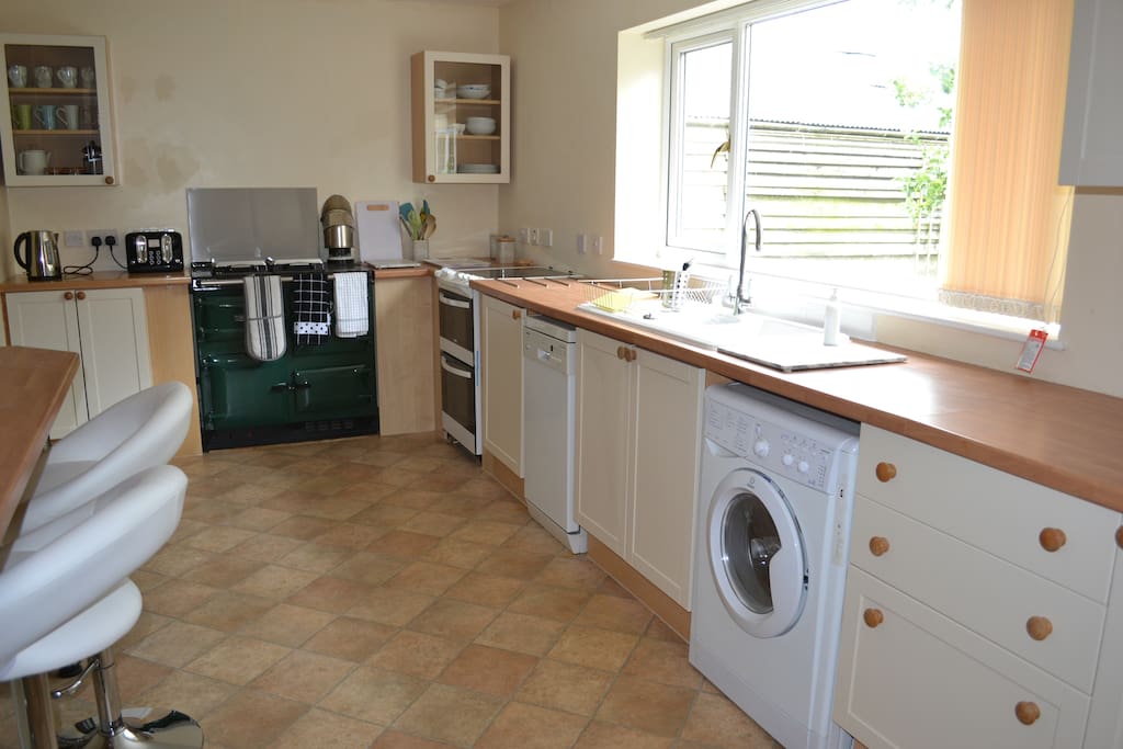 Kitchen, washer drier.