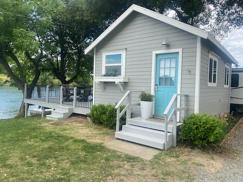 Koket Riverfront Resort - Waterfront Love Shack