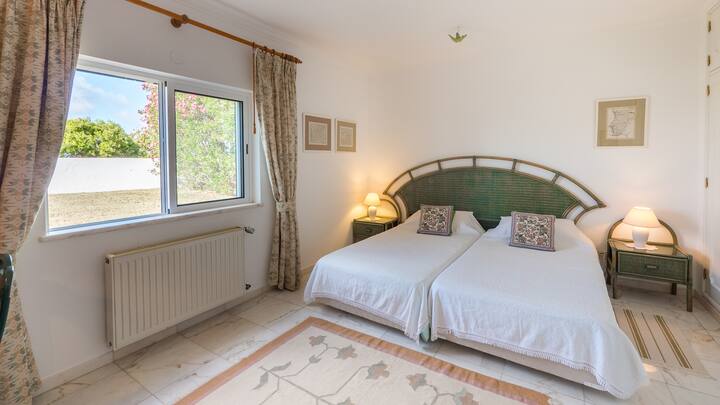 Chumba cha 4 cha kulala chenye vitanda vikubwa