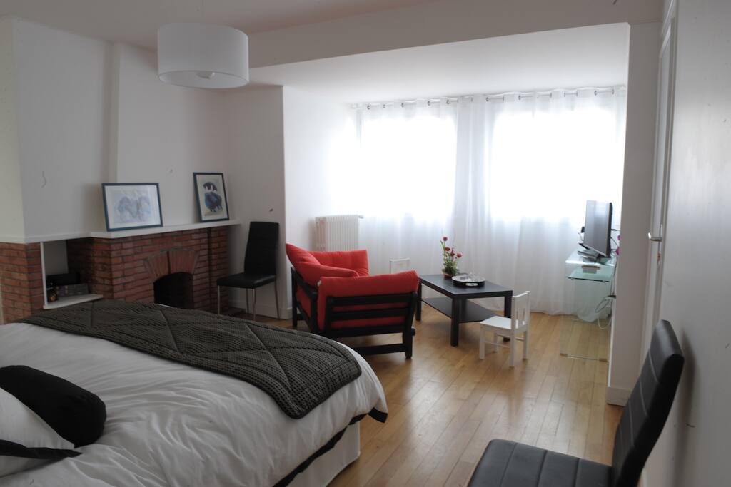Grande chambre avec salon, TV, DVD,Wifi gratuit