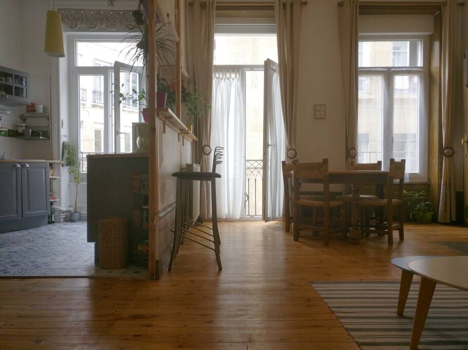 Cuisine ouverte sur pièce de vie