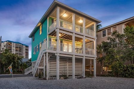 NEWTON'S RETREAT 1 BR/1 BA Jacuzzi & Beach Access