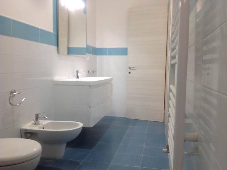 BAGNO GRANDE CON DOCCIA
