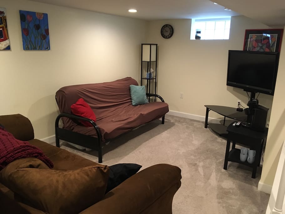 Sitting area with futon couch, Appletv, Netflix and local tv. Futon is a memory foam covered comfy double bed too.