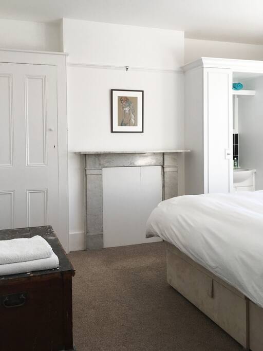 Kingsize bedroom