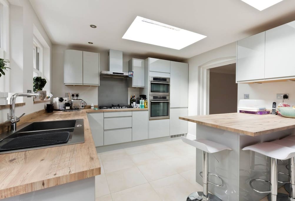 Recently Renovated, Open Plan Kitchen (1)