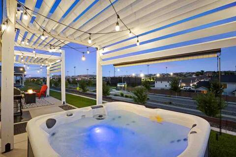 The  “White House” hot tub and fire-pit