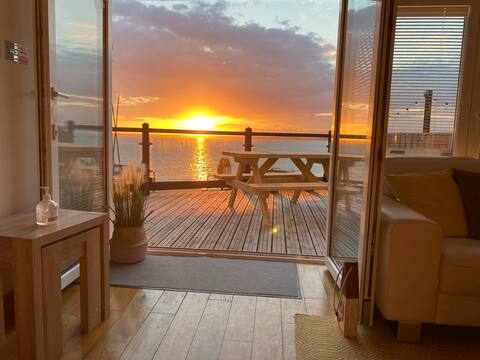 Beachside chalet at Gurnard Bay near Cowes