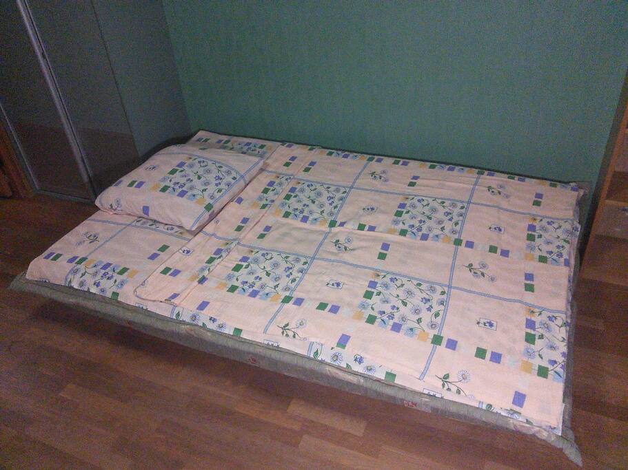 Extra long bed 210 cm 6.9 ft