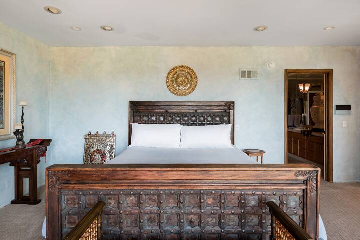 360-Degree LA Views from a Bird Streets Oasis gallery image 5