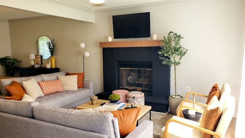 Beautiful Cozy Colonial Gem in the Poconos