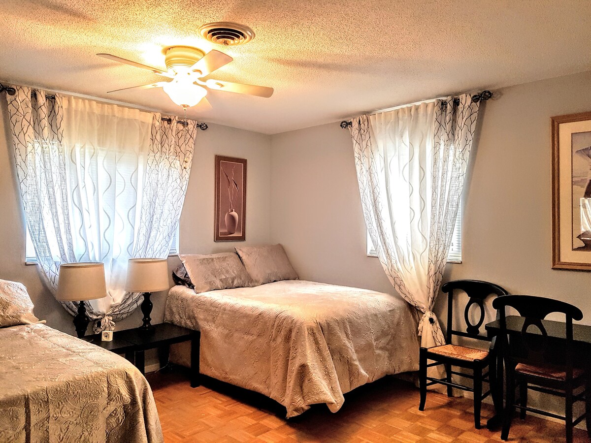 Phòng ngủ 1. 2 giường đôi với nệm Novaform 3"