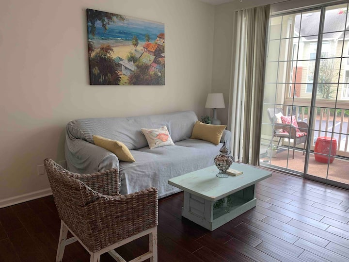 Charming 3 Bedroom Condo  Convenient To Everything - Mount Pleasant, SC