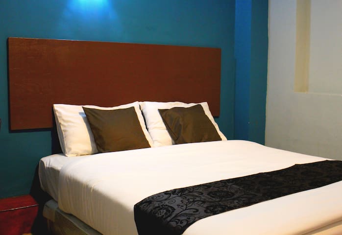 Queen Room 1 (Private Toilet & Airconditioned )