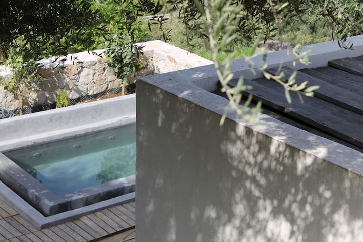 studio, petite piscine, vue mer