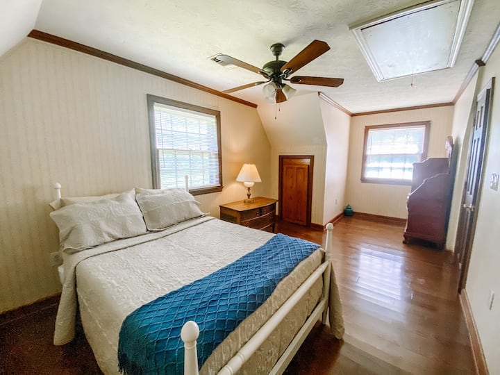 Upstairs bedroom