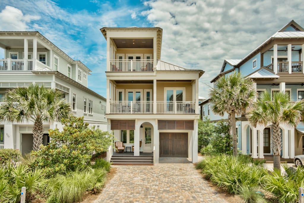 It's probably safe to say the view from any of the other porches ain't half bad either.