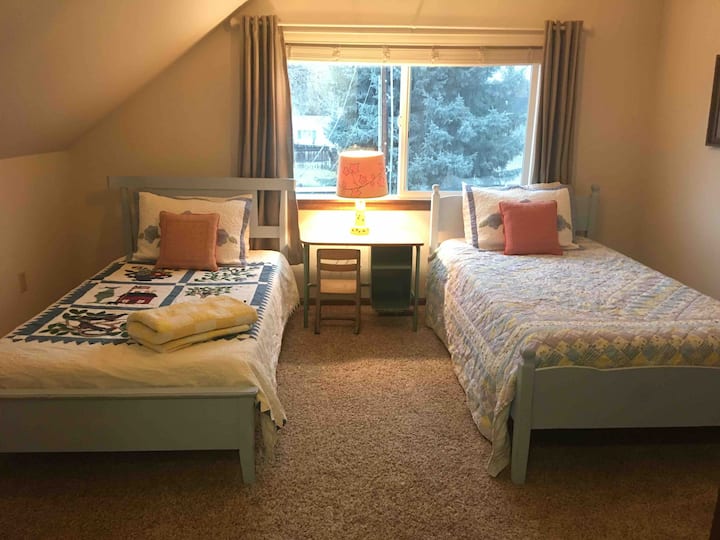 3号卧室配有两张双人记忆泡沫床垫。 