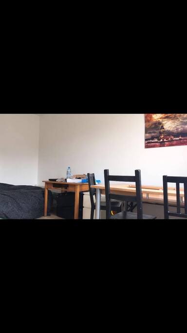 the other view of the bed room (the bed is a single one)