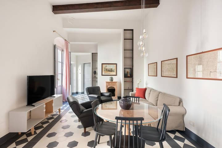 Elena’s bright and modern holiday home, sleeps 6