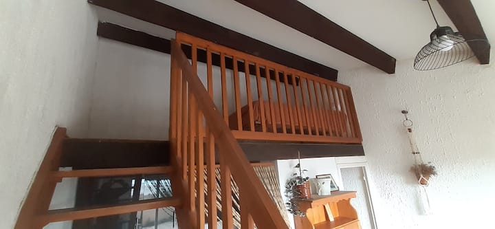 Mezzanine, osvetlené 1 miesto.