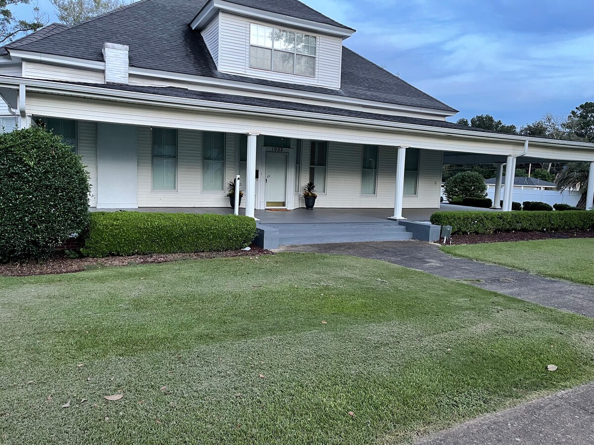 Home away from home 1br Classic Apartments for Rent in Blakely