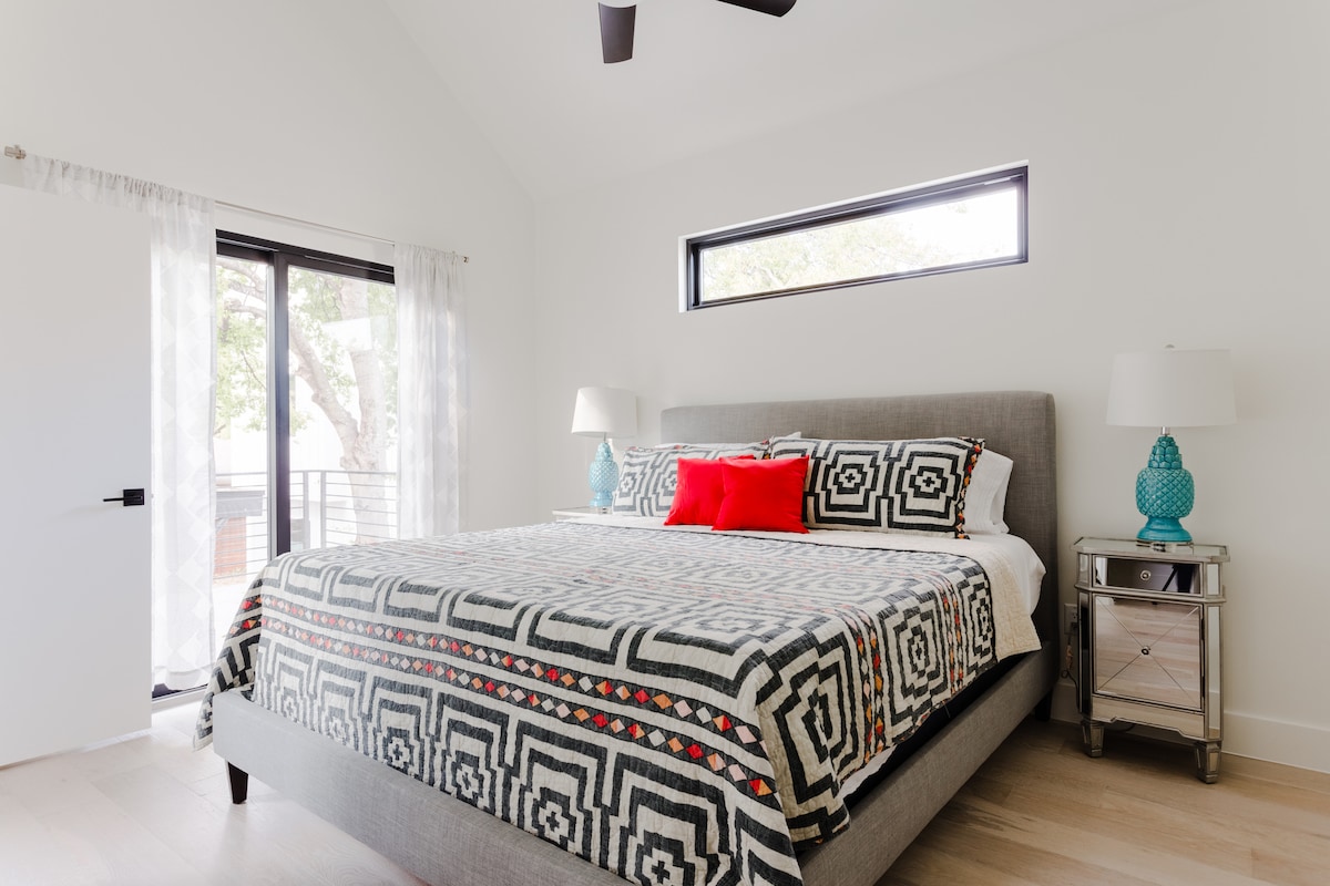 Bright & Modern SoCo Retreat, Minutes from DT!