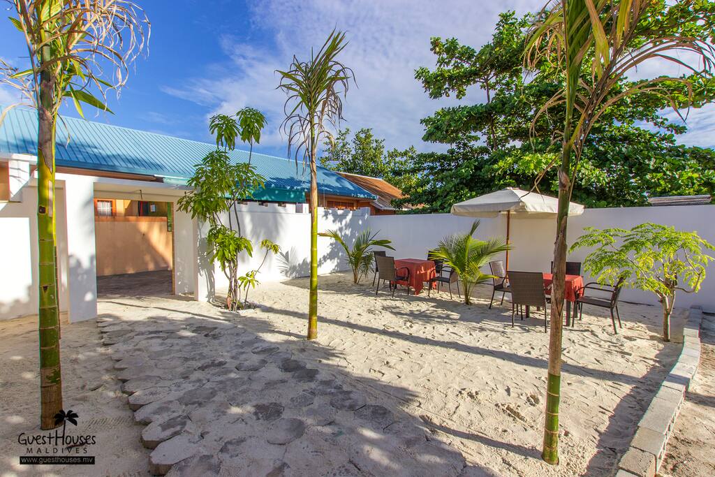 Spacious garden area with lots of sun.
