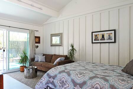 Stylish Studio w Patio, Near Beach!