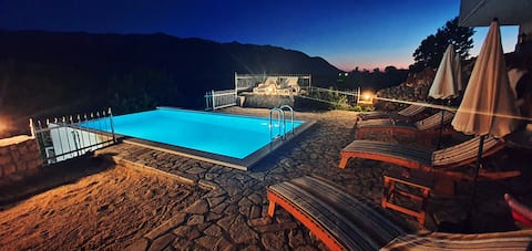 House Aurora - saltwater pool!