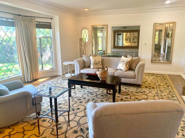 Entire Home Paradise In the Hollywood Hills gallery image 5