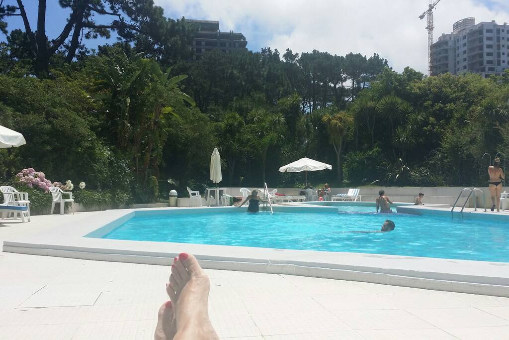Piscina climatizada para grandes y chicos.