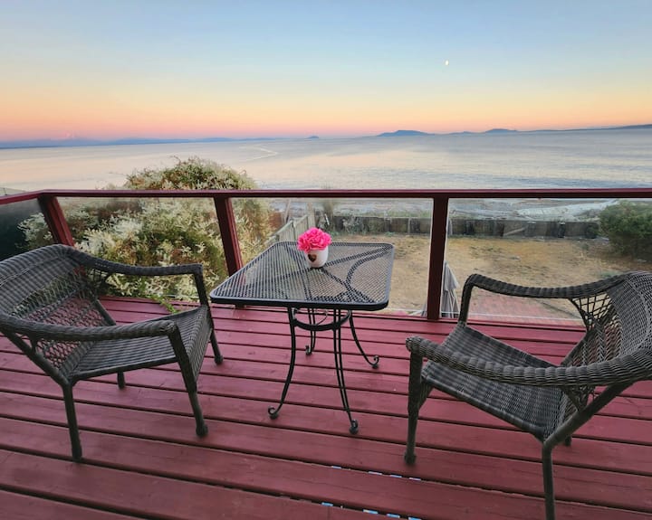 Sweet Point on South Beach Houses for Rent in Point Roberts