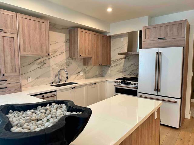 Gorgeous WeHo Townhouse gallery image 4