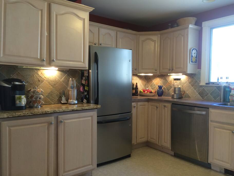 Stainless appliances, granite countertops