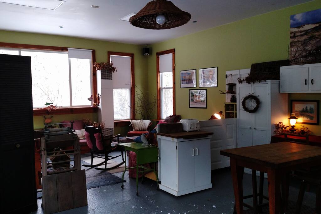 Living room area with twin beds