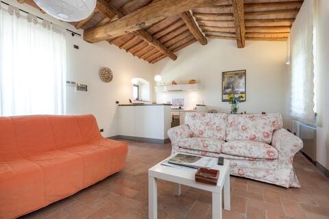 Top performing Airbnb: Tuscany view apartment with infinity pool in San Casciano In Val Di Pesa