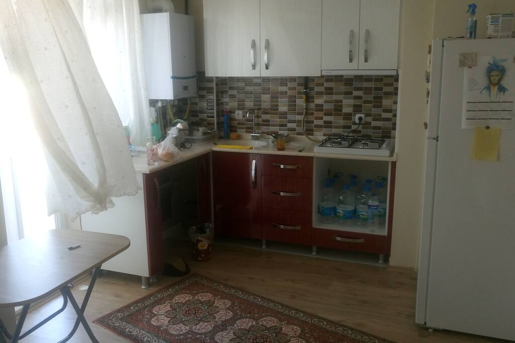 Mutfak (Küçük bir balkonu var)