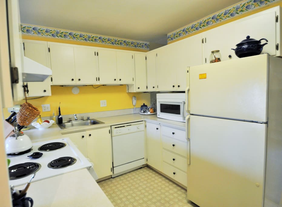 Full kitchen