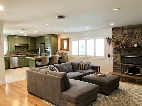 Successful Airbnb property: Kernville Oasis w Private Pool! WALK to town/river in Kernville