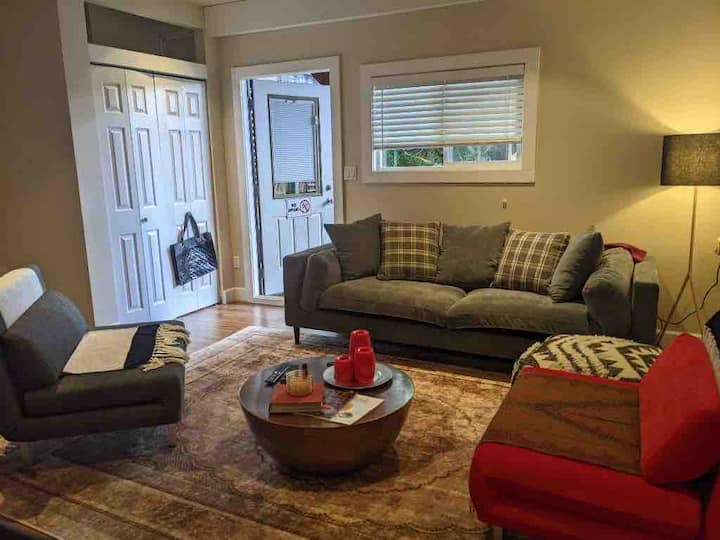 楼下起居区，有单独的入口