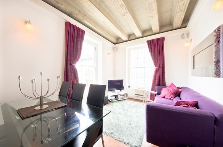 Secluded, Very Central 1 Bed Soho Apartment