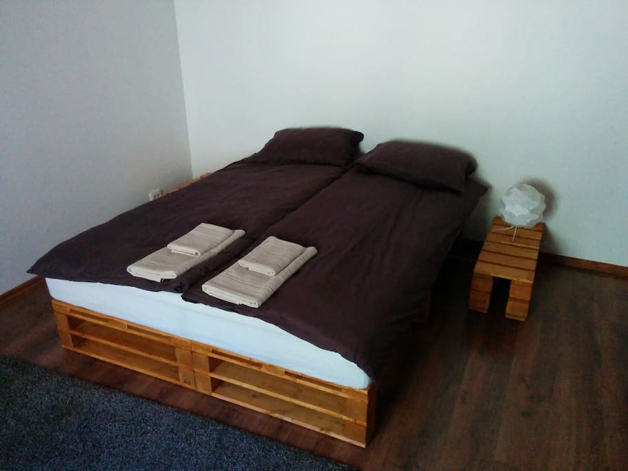 Double bed which can be transformed into 2 single beds.